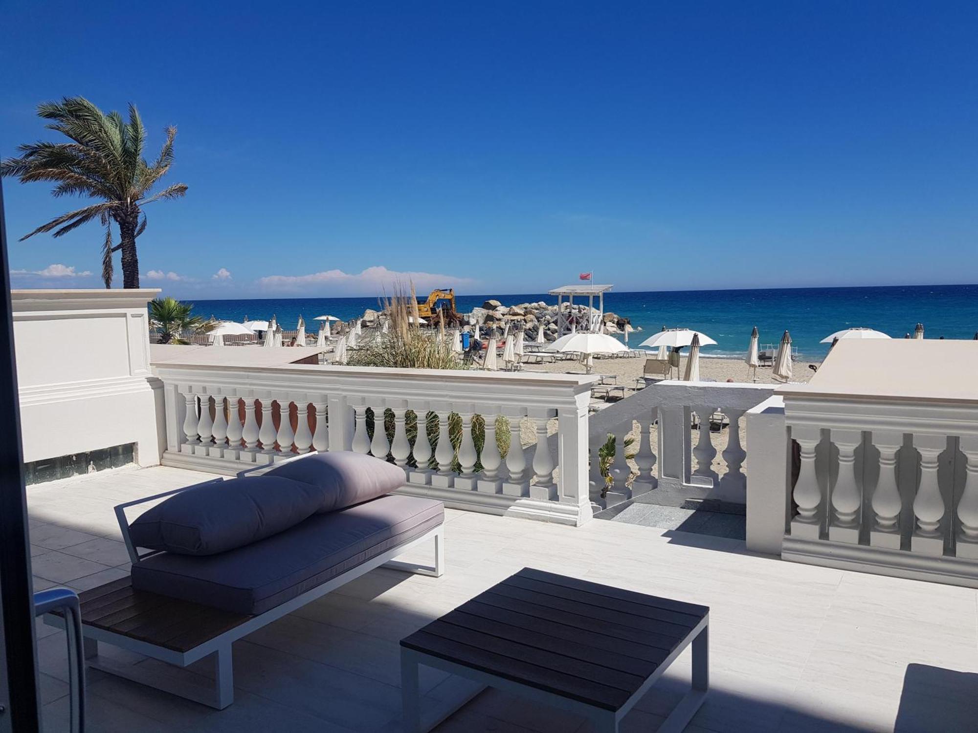Blu Sea Apartments Pietra Ligure Exterior photo